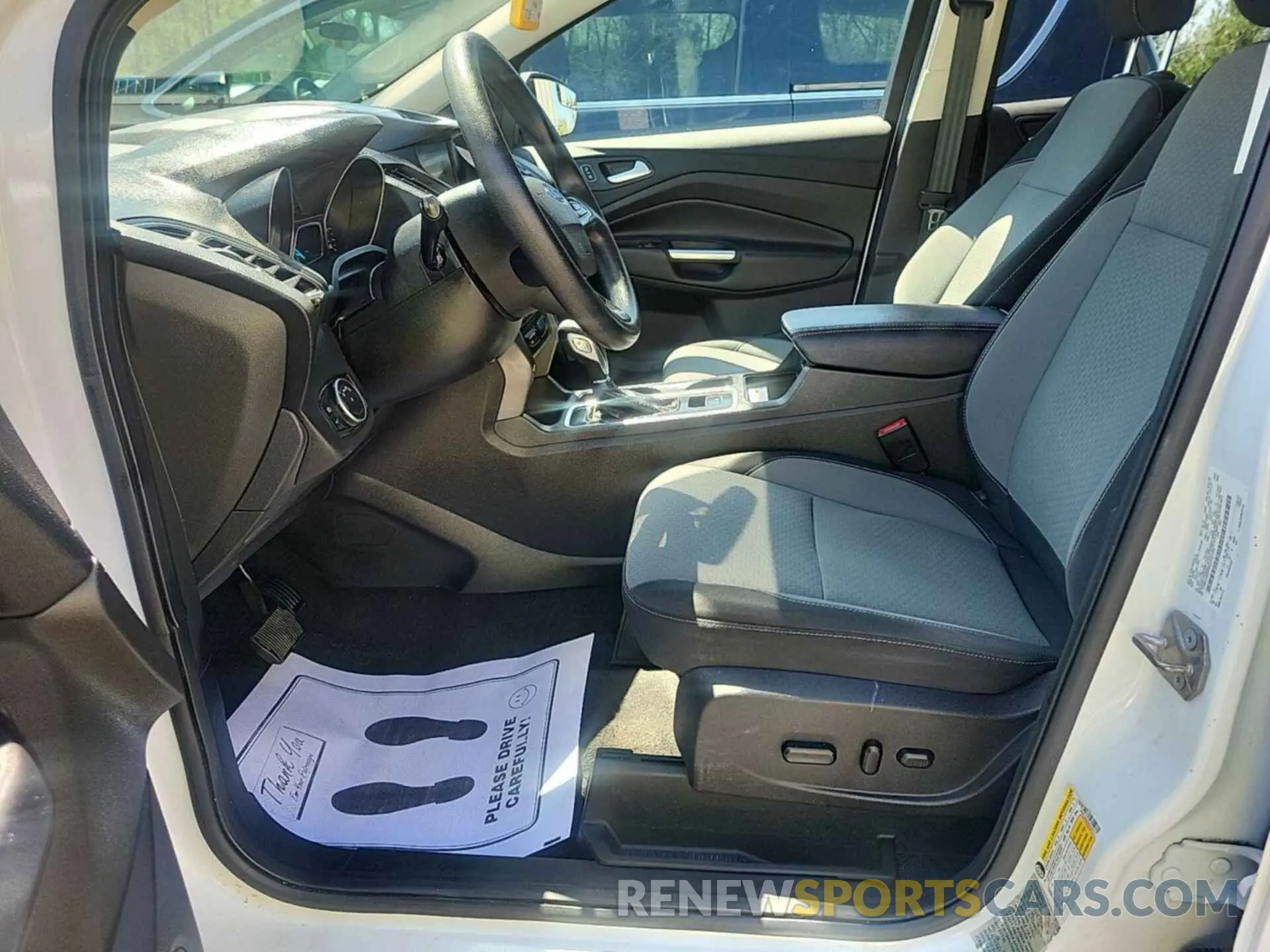 17 Photograph of a damaged car 1FMCU0GD8KUC07771 FORD ESCAPE 2019