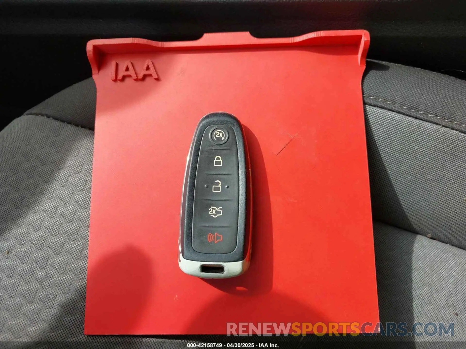 11 Photograph of a damaged car 1FMCU0GD8KUC35683 FORD ESCAPE 2019