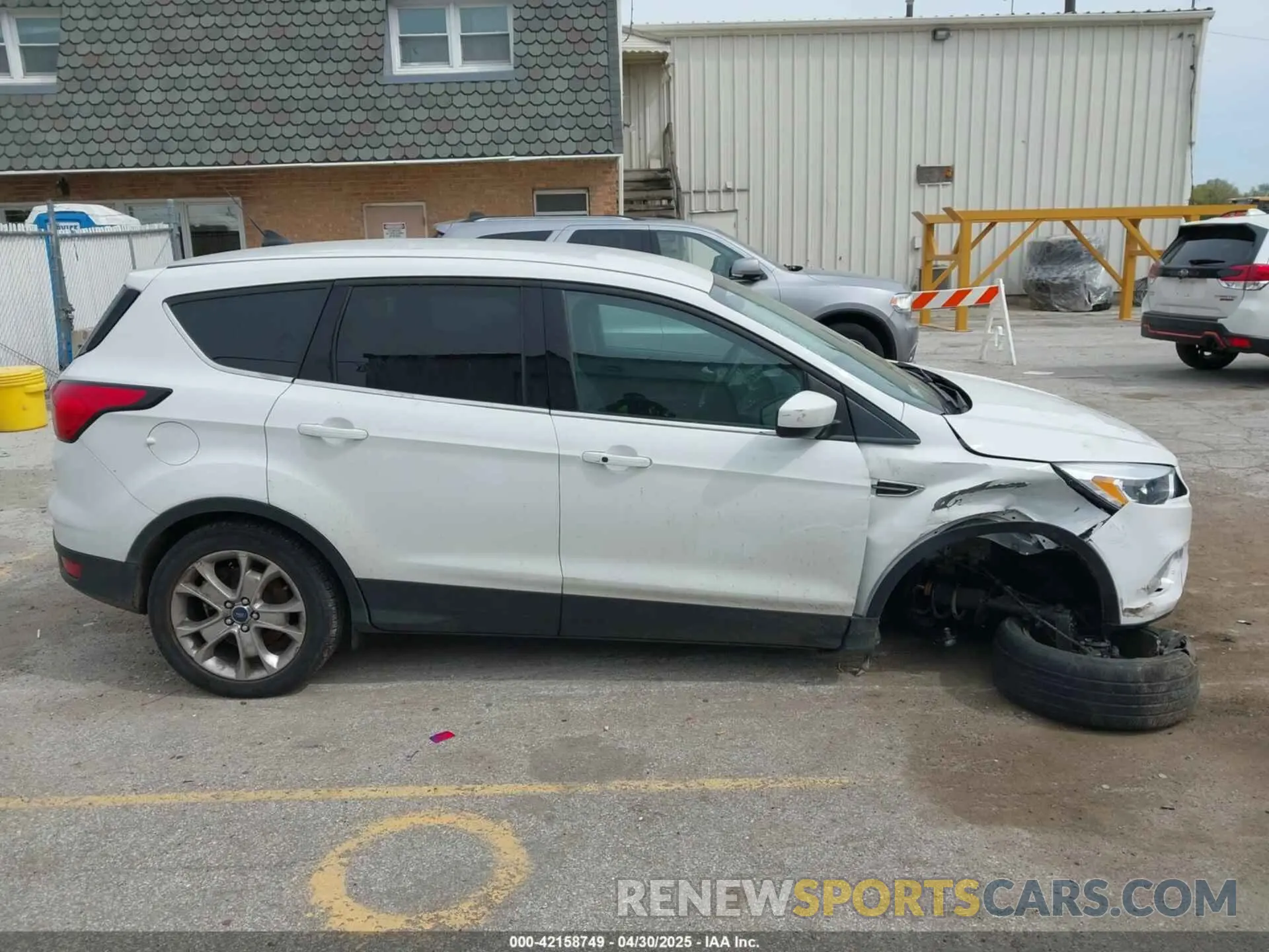 13 Photograph of a damaged car 1FMCU0GD8KUC35683 FORD ESCAPE 2019