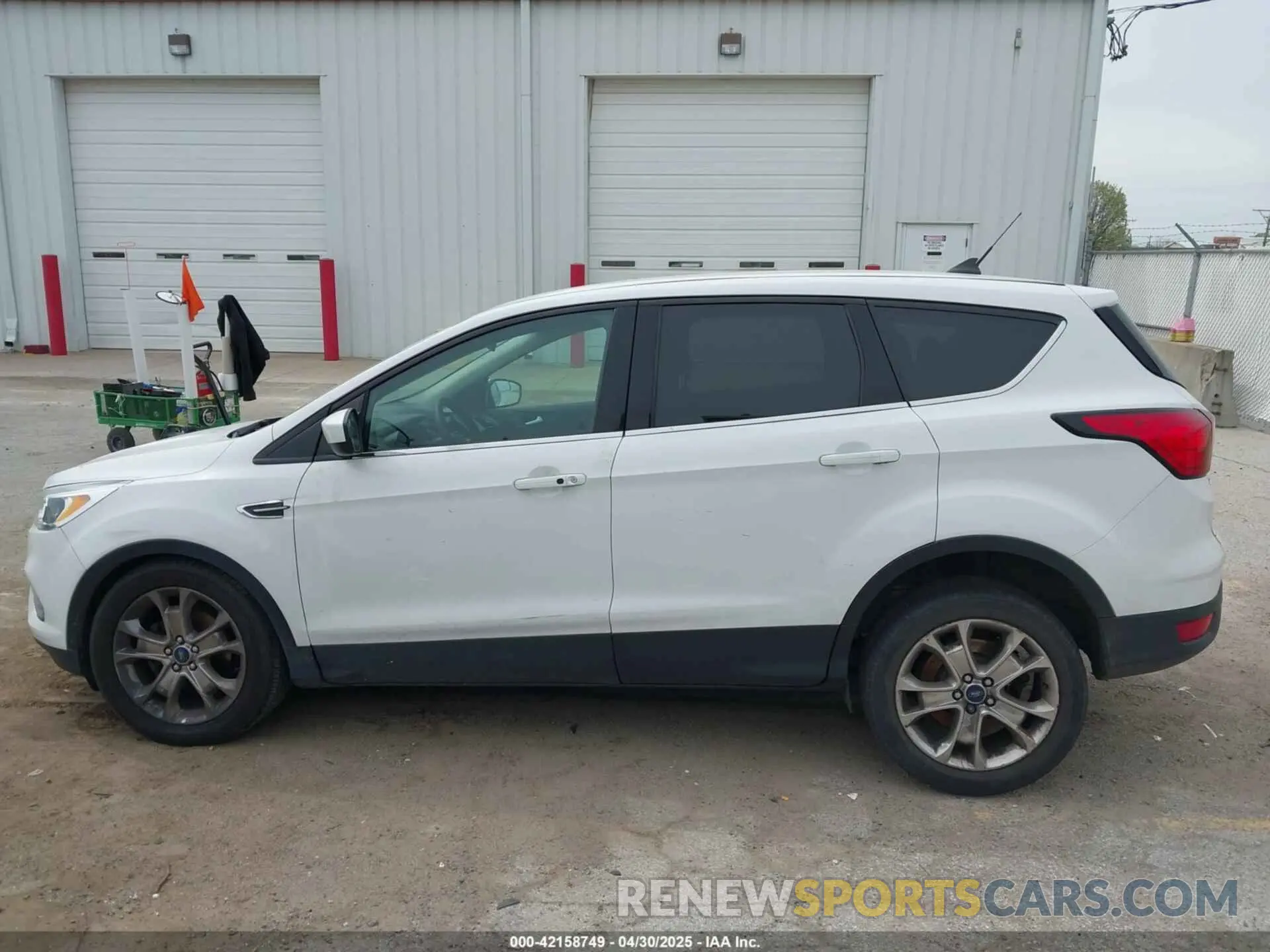 14 Photograph of a damaged car 1FMCU0GD8KUC35683 FORD ESCAPE 2019