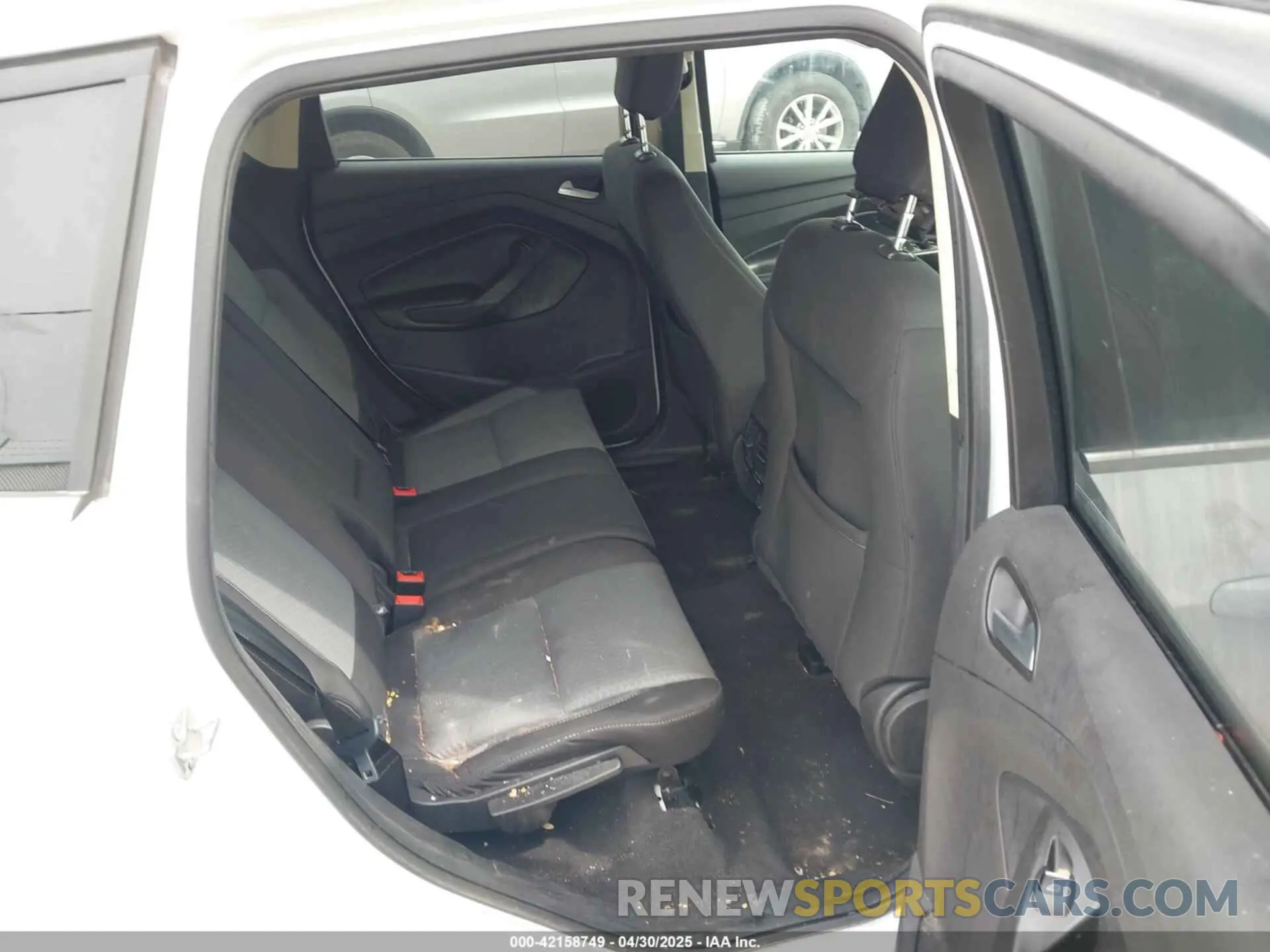 8 Photograph of a damaged car 1FMCU0GD8KUC35683 FORD ESCAPE 2019