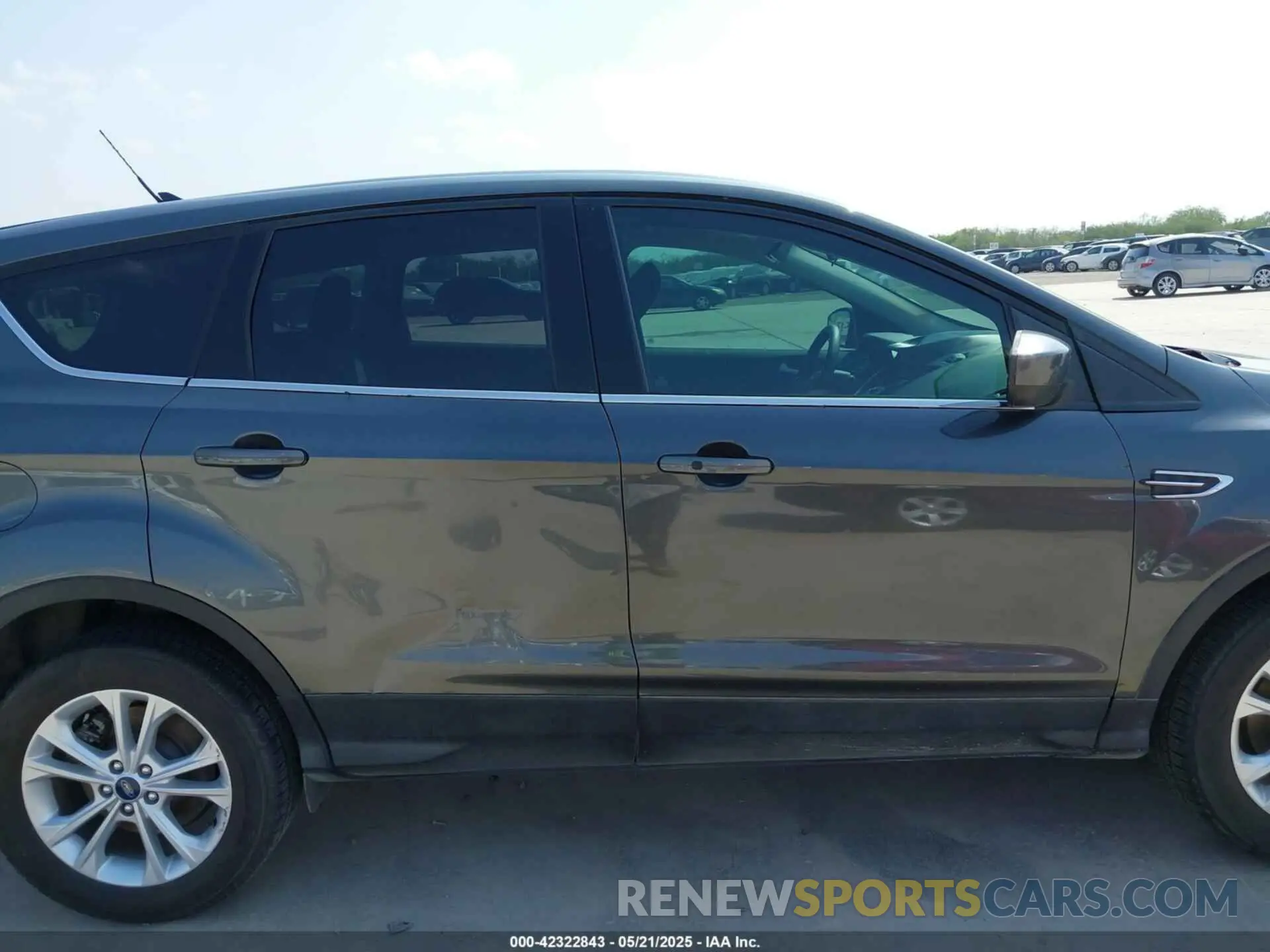 14 Фотография поврежденного автомобиля 1FMCU0GD8KUC52290 FORD ESCAPE 2019