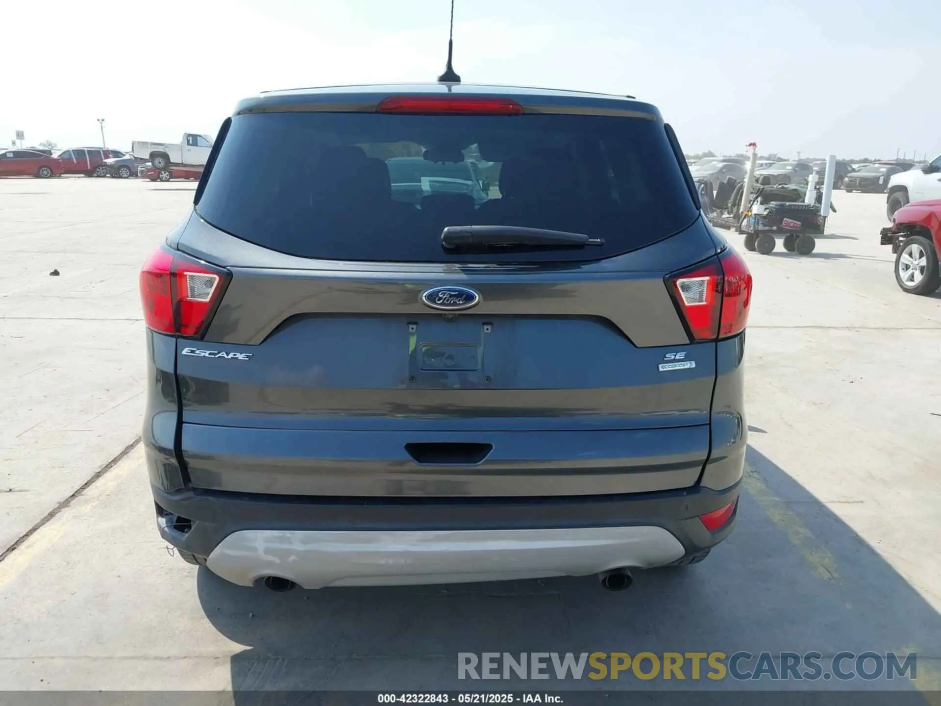 17 Фотография поврежденного автомобиля 1FMCU0GD8KUC52290 FORD ESCAPE 2019