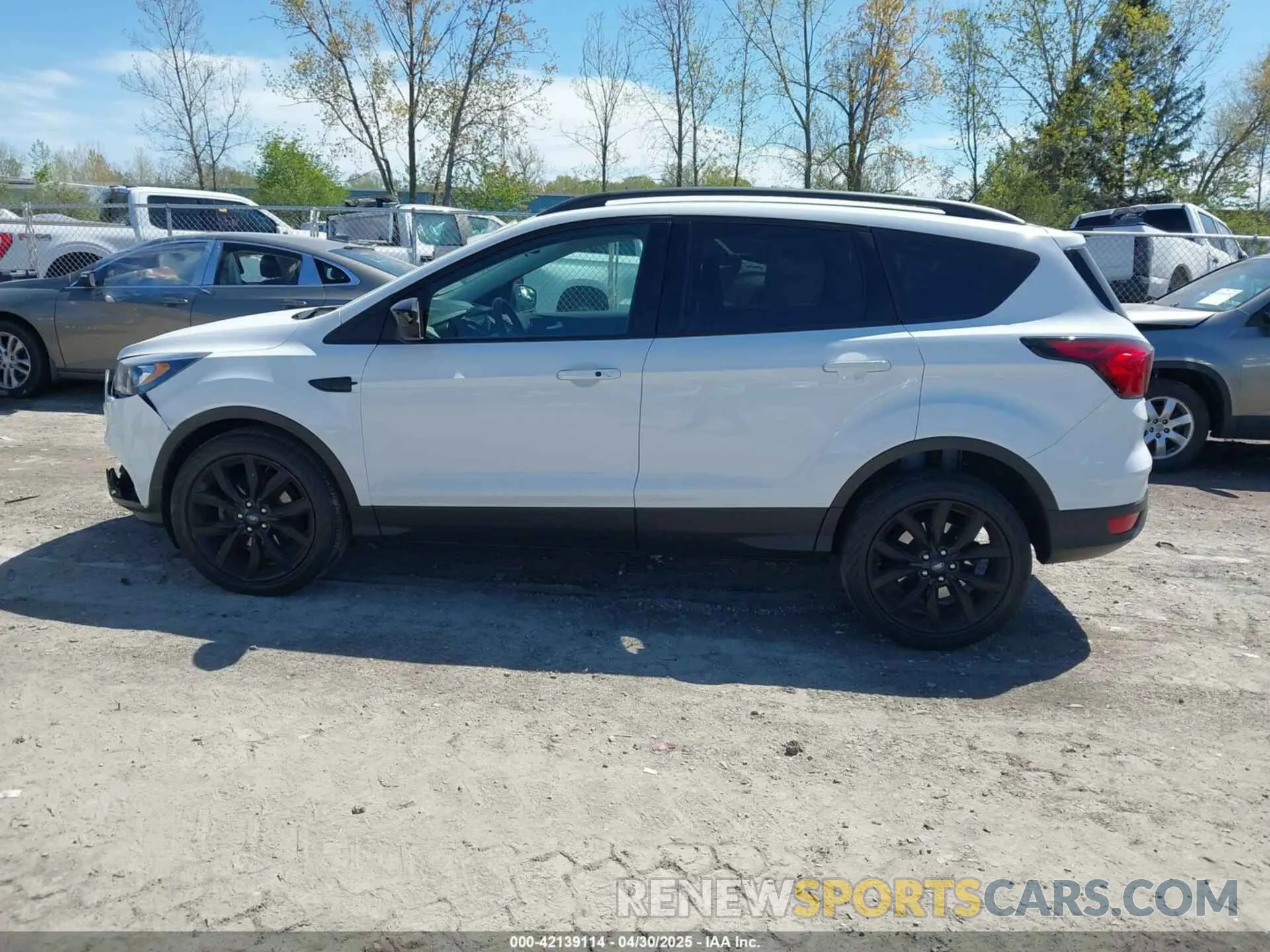 14 Фотография поврежденного автомобиля 1FMCU0GD9KUA16487 FORD ESCAPE 2019