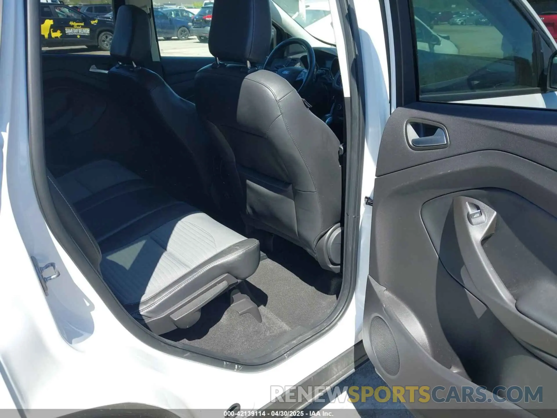 8 Фотография поврежденного автомобиля 1FMCU0GD9KUA16487 FORD ESCAPE 2019
