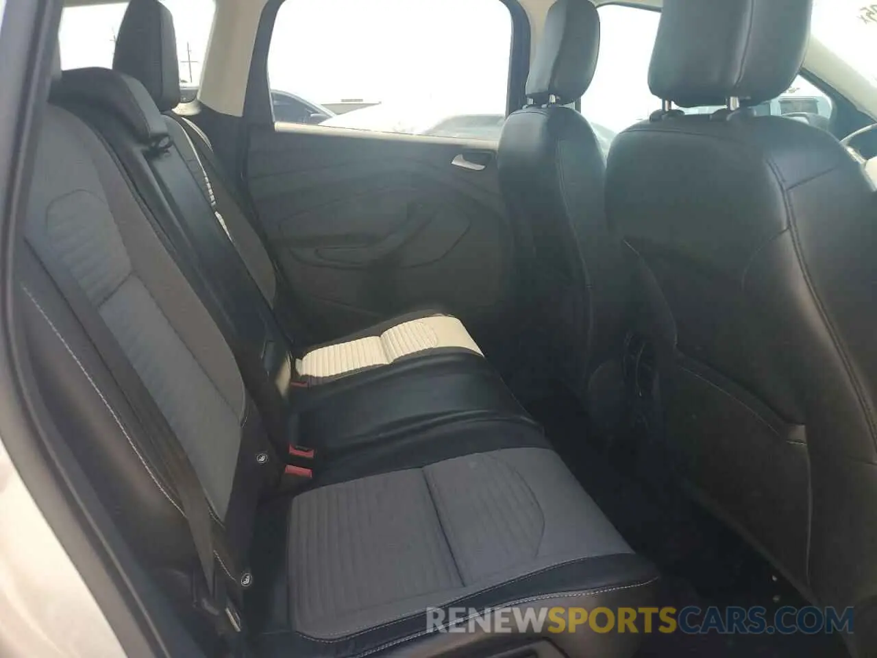 11 Фотография поврежденного автомобиля 1FMCU0GD9KUA30082 FORD ESCAPE 2019