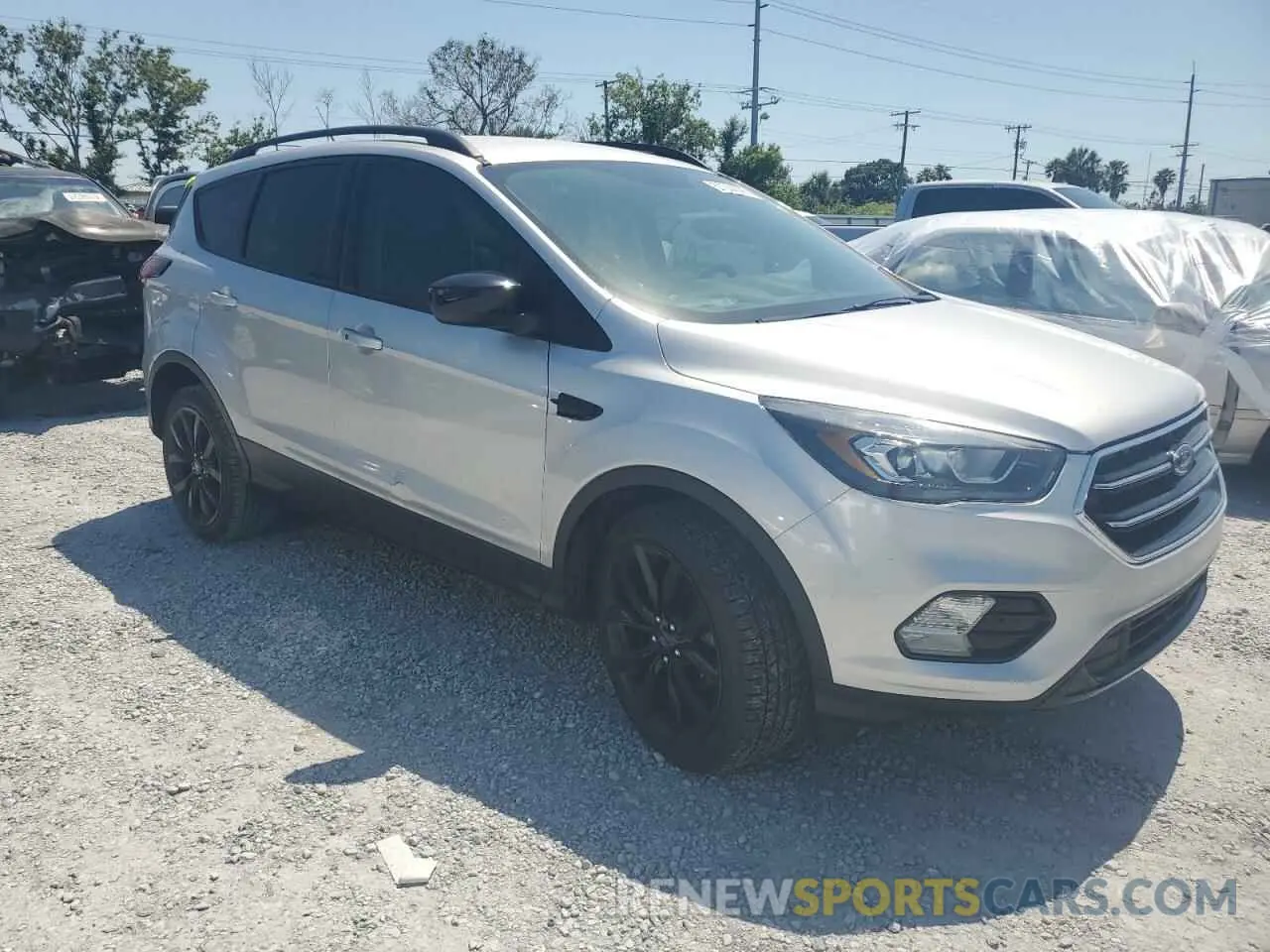 4 Фотография поврежденного автомобиля 1FMCU0GD9KUA30082 FORD ESCAPE 2019