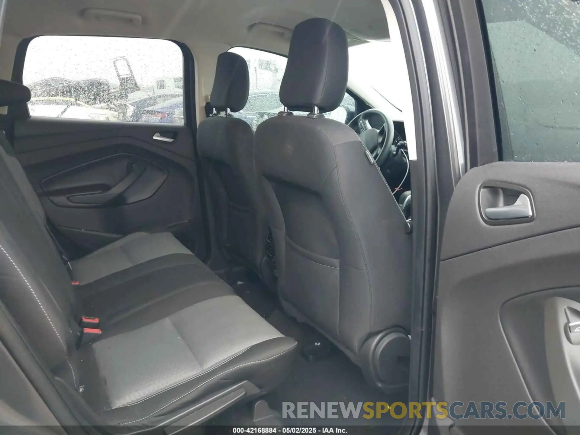 8 Photograph of a damaged car 1FMCU0GD9KUA64443 FORD ESCAPE 2019