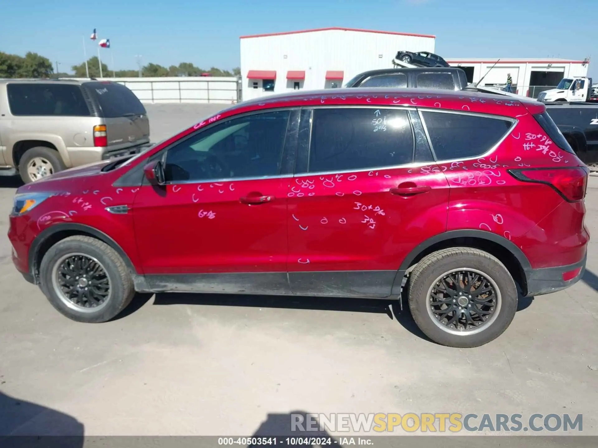 14 Фотография поврежденного автомобиля 1FMCU0GD9KUA71117 FORD ESCAPE 2019