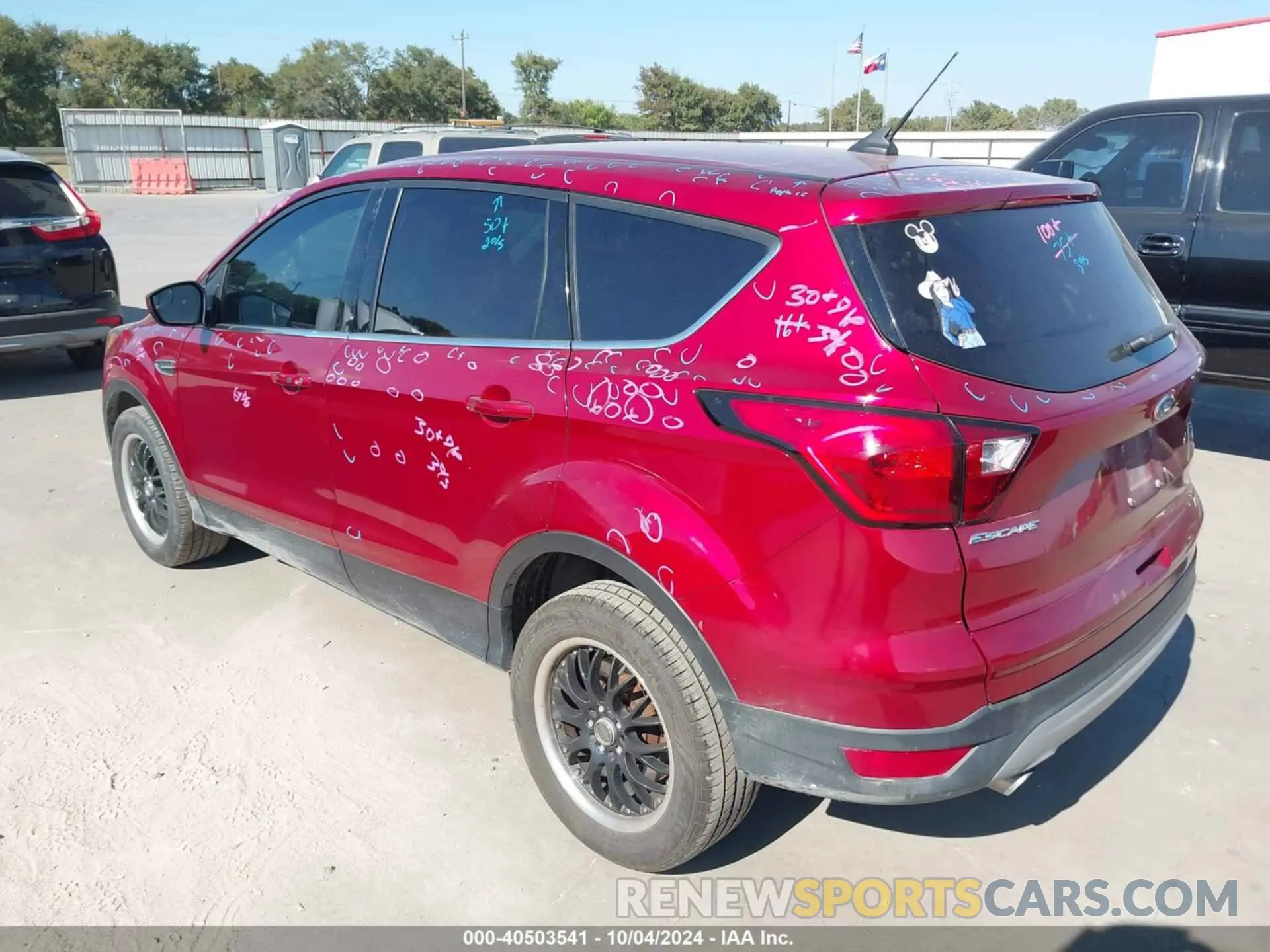 3 Фотография поврежденного автомобиля 1FMCU0GD9KUA71117 FORD ESCAPE 2019