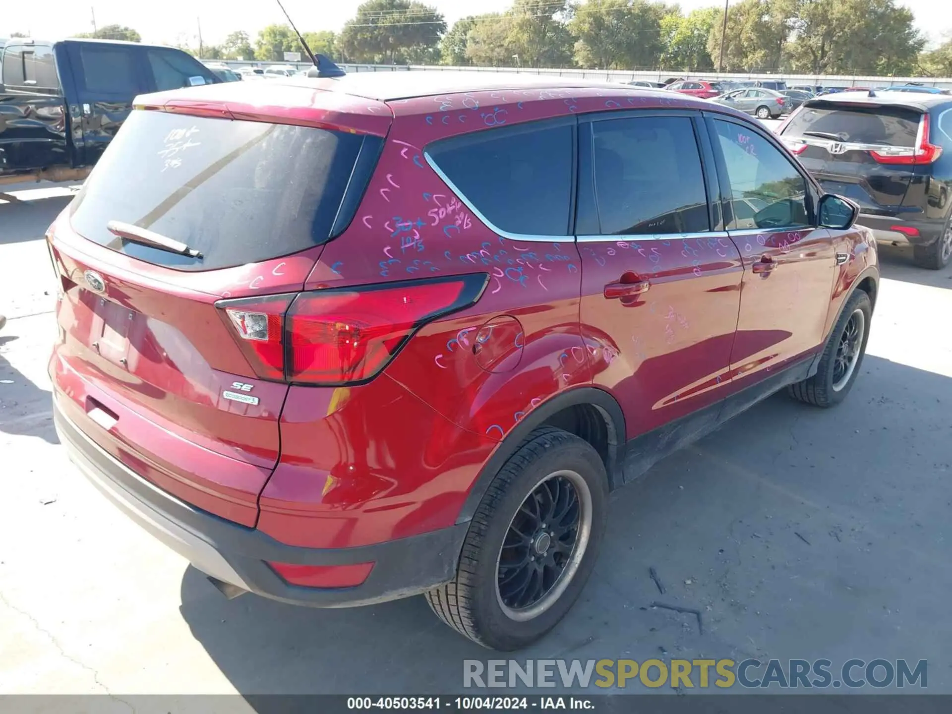 4 Фотография поврежденного автомобиля 1FMCU0GD9KUA71117 FORD ESCAPE 2019