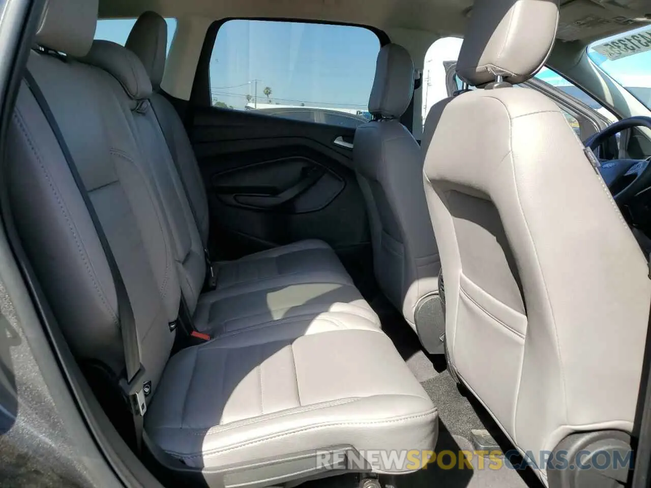 10 Photograph of a damaged car 1FMCU0GD9KUA83476 FORD ESCAPE 2019