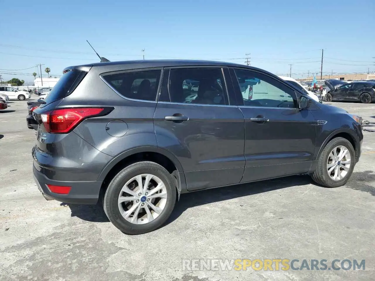 3 Photograph of a damaged car 1FMCU0GD9KUA83476 FORD ESCAPE 2019