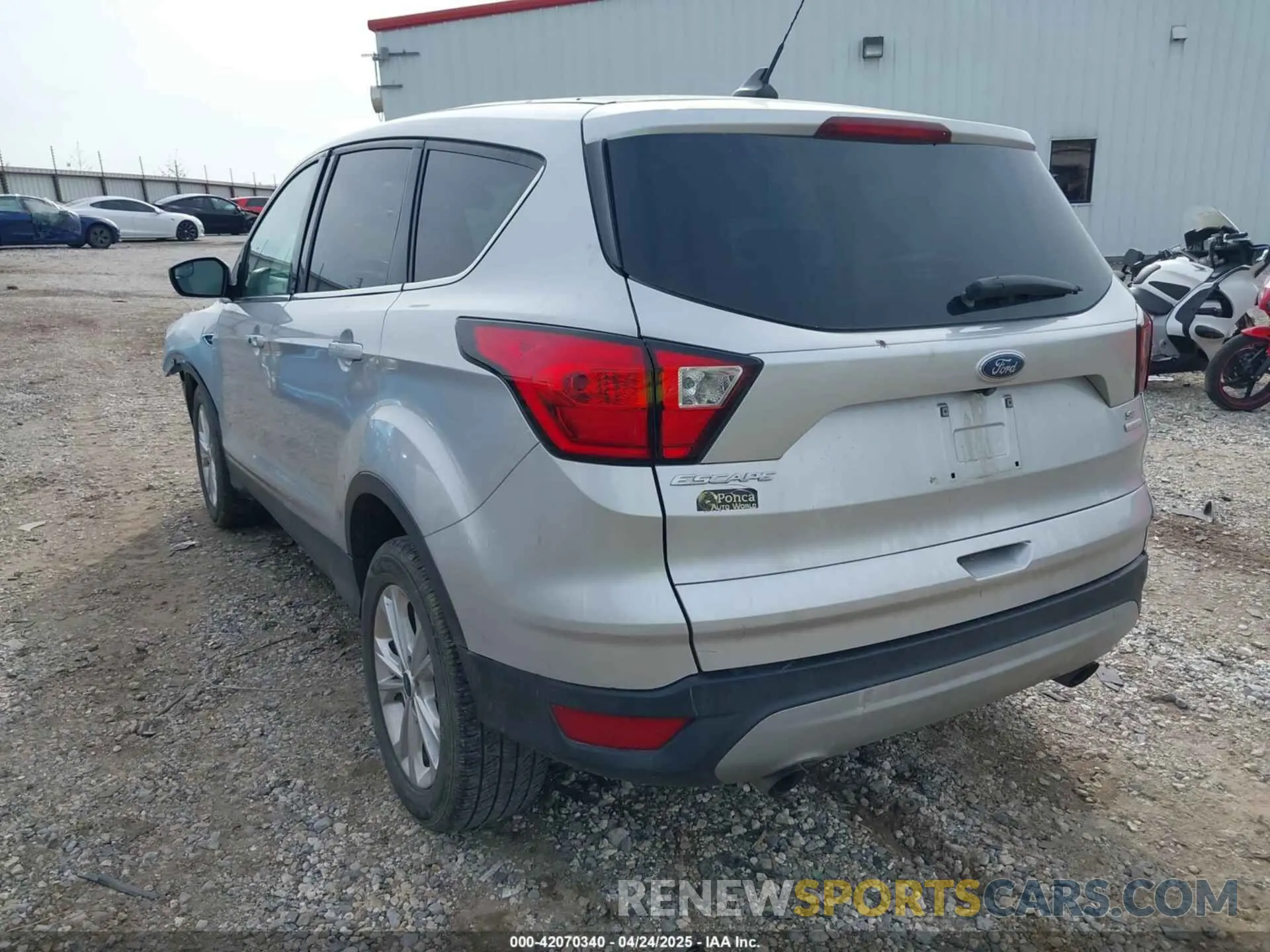 3 Фотография поврежденного автомобиля 1FMCU0GD9KUB09574 FORD ESCAPE 2019