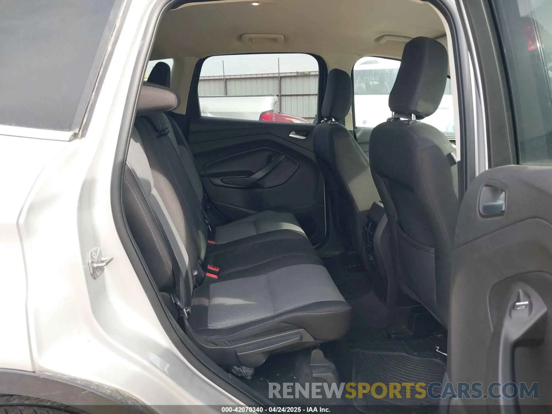 8 Фотография поврежденного автомобиля 1FMCU0GD9KUB09574 FORD ESCAPE 2019