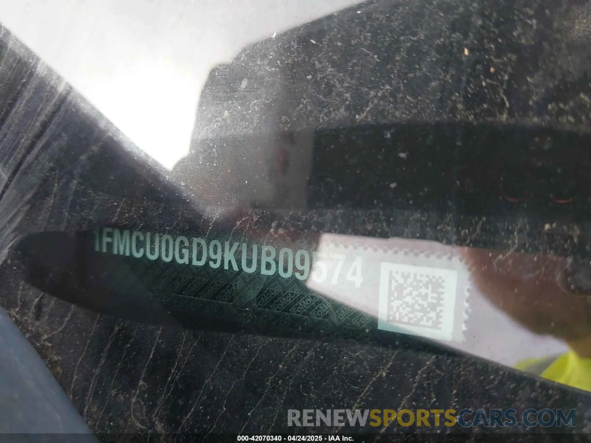 9 Фотография поврежденного автомобиля 1FMCU0GD9KUB09574 FORD ESCAPE 2019