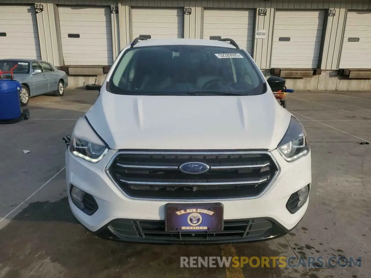 5 Photograph of a damaged car 1FMCU0GD9KUB29680 FORD ESCAPE 2019