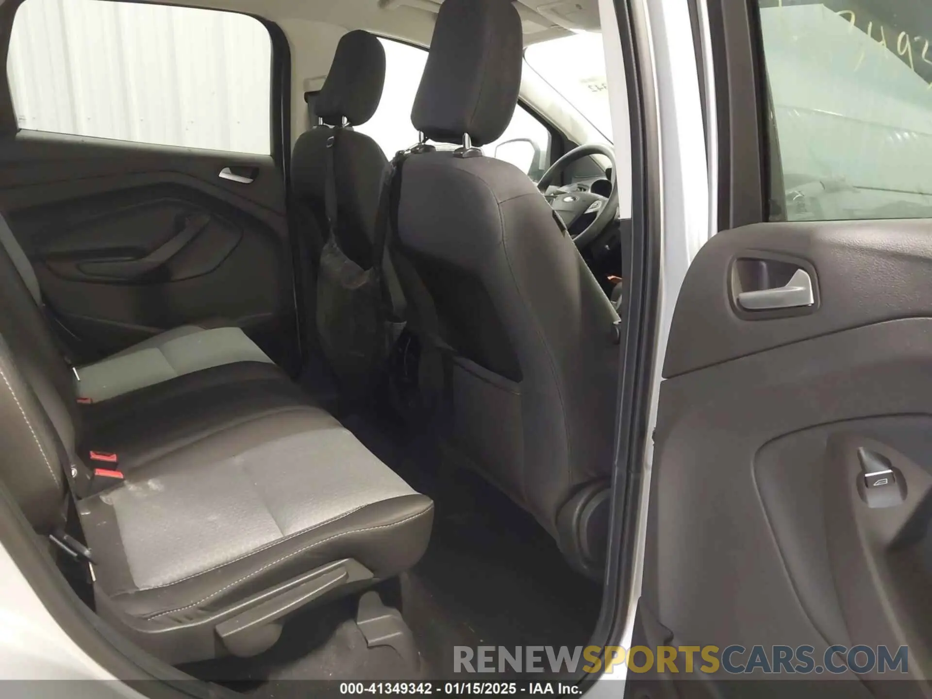 8 Фотография поврежденного автомобиля 1FMCU0GD9KUB61111 FORD ESCAPE 2019