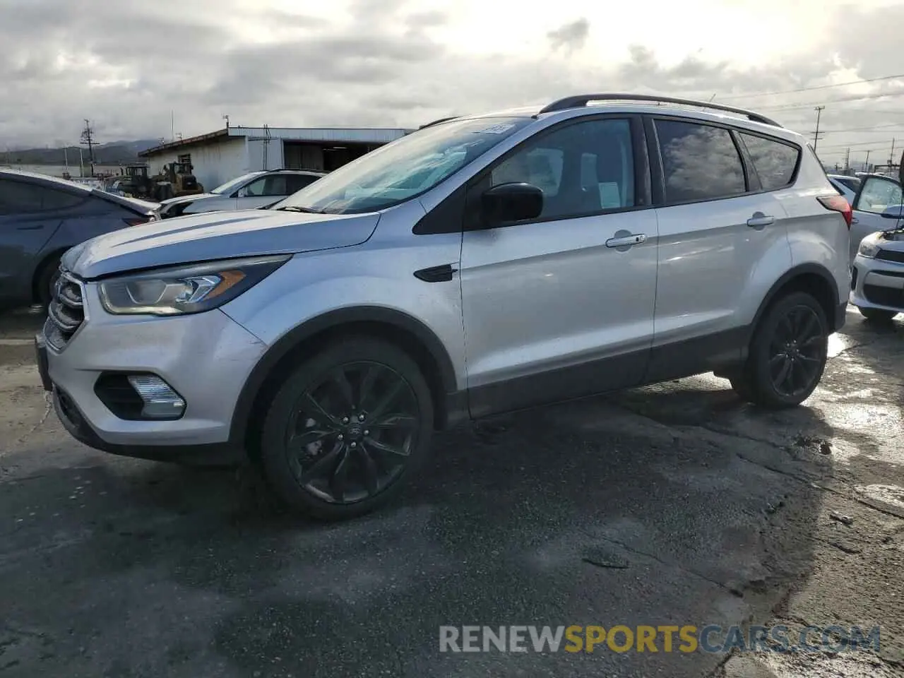 1 Photograph of a damaged car 1FMCU0GD9KUB61786 FORD ESCAPE 2019
