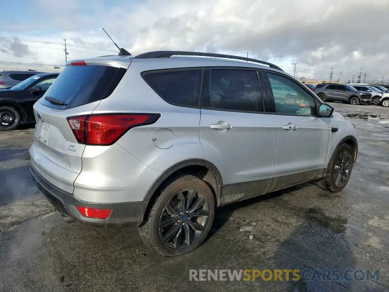 3 Photograph of a damaged car 1FMCU0GD9KUB61786 FORD ESCAPE 2019