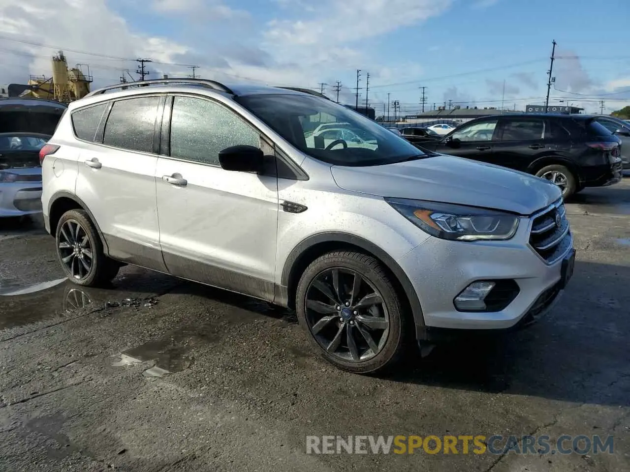 4 Photograph of a damaged car 1FMCU0GD9KUB61786 FORD ESCAPE 2019