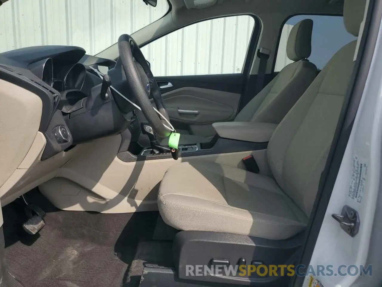 7 Photograph of a damaged car 1FMCU0GD9KUB81245 FORD ESCAPE 2019