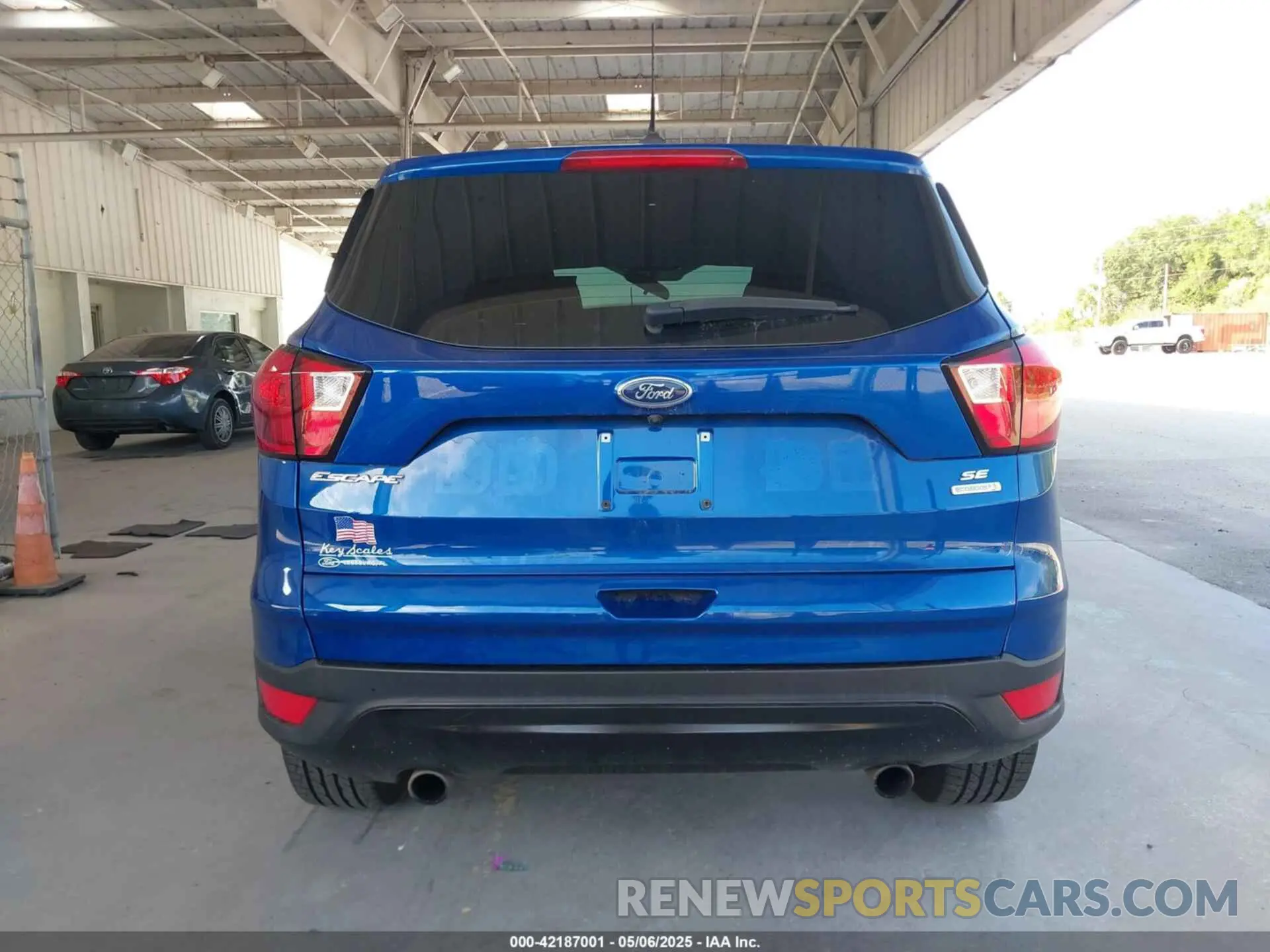 17 Фотография поврежденного автомобиля 1FMCU0GD9KUB84873 FORD ESCAPE 2019