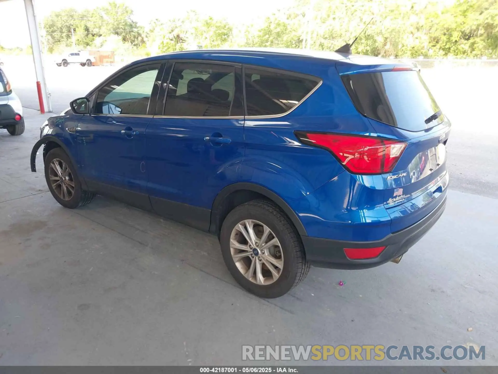 3 Фотография поврежденного автомобиля 1FMCU0GD9KUB84873 FORD ESCAPE 2019