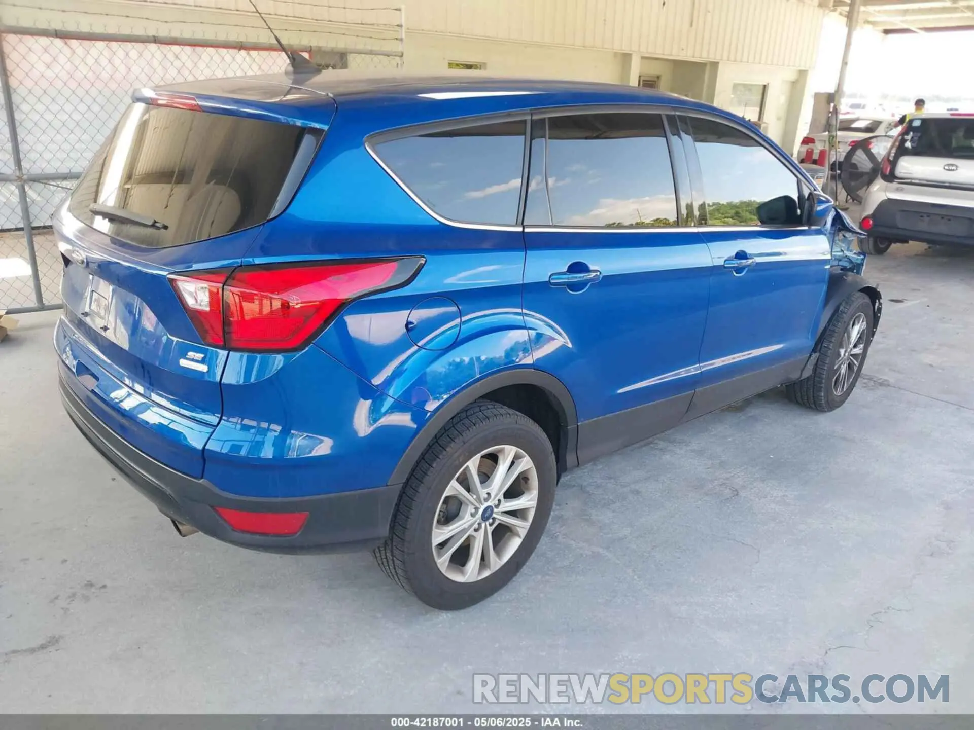 4 Фотография поврежденного автомобиля 1FMCU0GD9KUB84873 FORD ESCAPE 2019