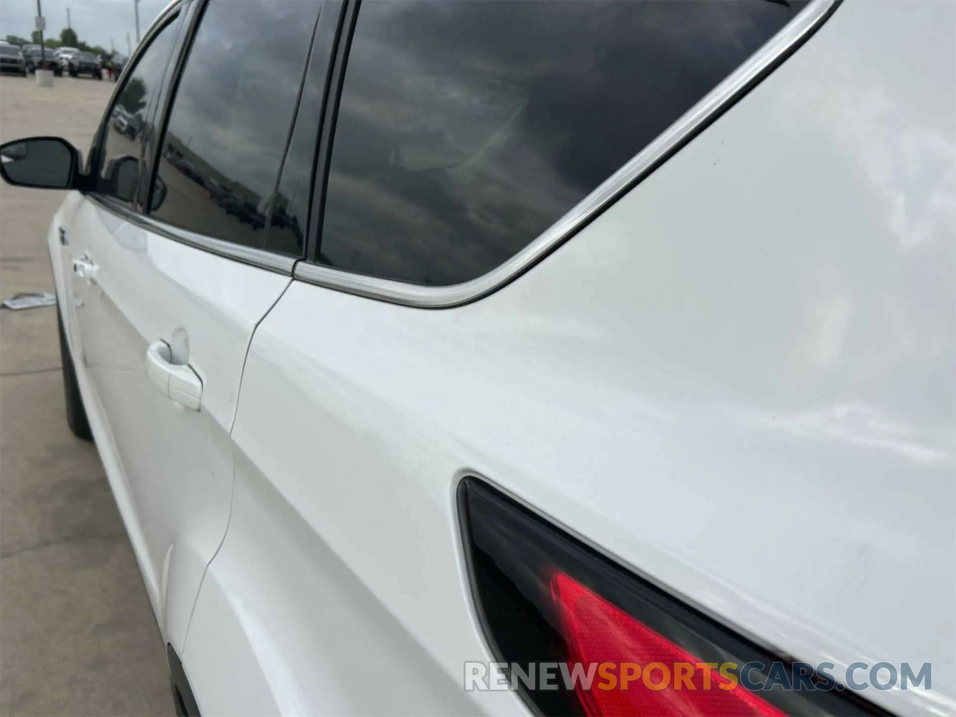 10 Photograph of a damaged car 1FMCU0GD9KUC52668 FORD ESCAPE 2019