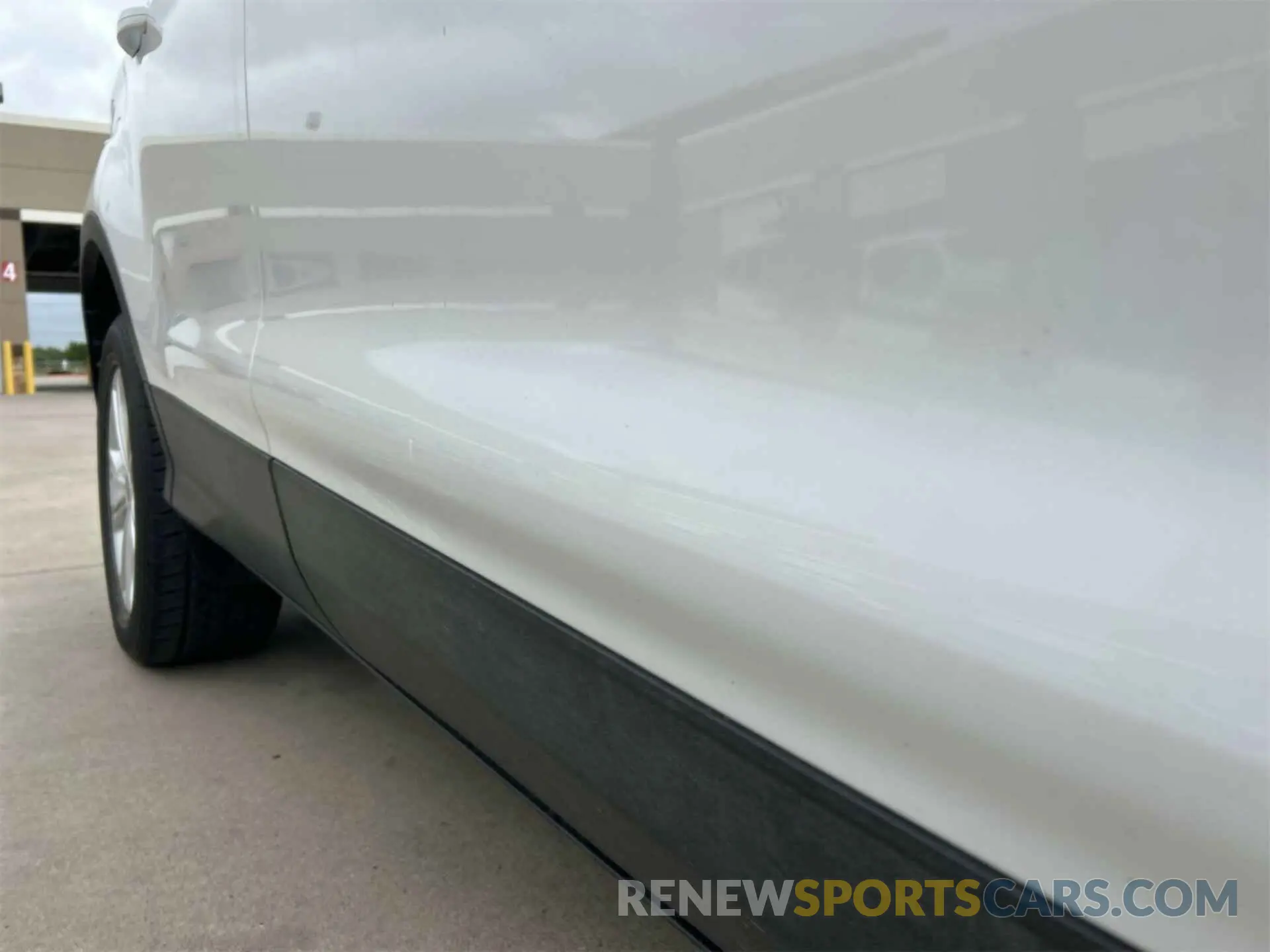 11 Photograph of a damaged car 1FMCU0GD9KUC52668 FORD ESCAPE 2019