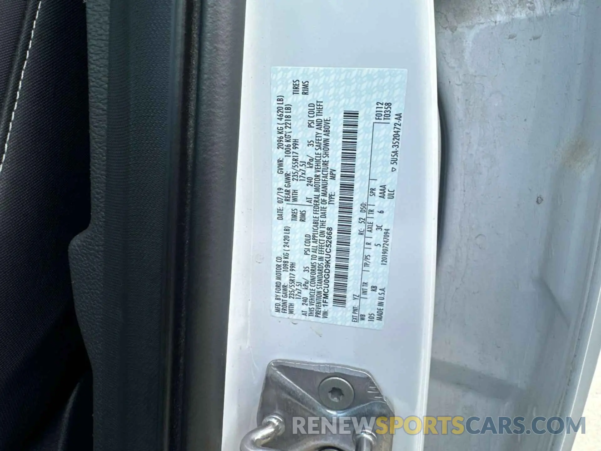 13 Photograph of a damaged car 1FMCU0GD9KUC52668 FORD ESCAPE 2019