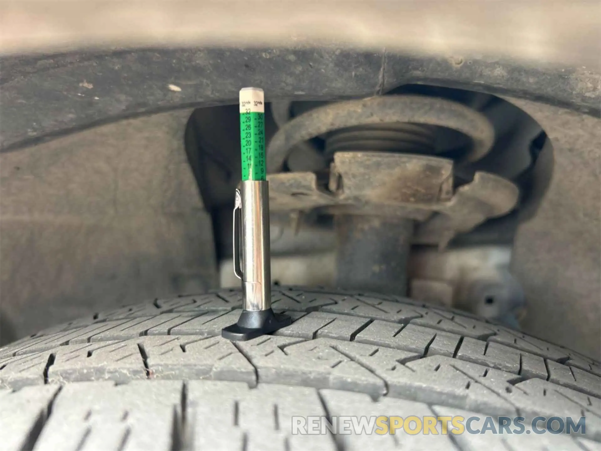 16 Photograph of a damaged car 1FMCU0GD9KUC52668 FORD ESCAPE 2019