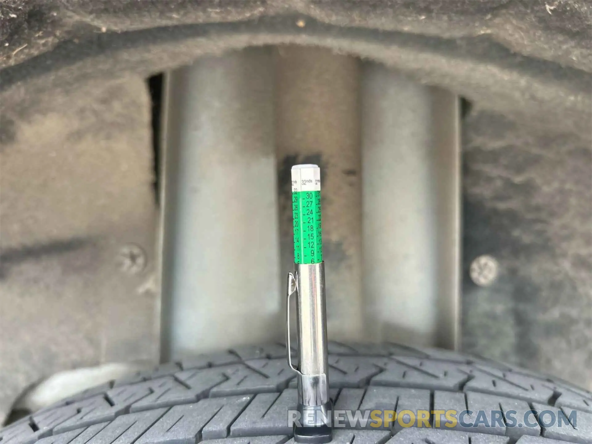 17 Photograph of a damaged car 1FMCU0GD9KUC52668 FORD ESCAPE 2019