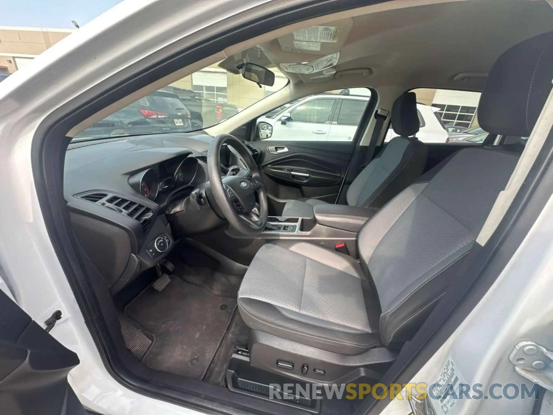 19 Photograph of a damaged car 1FMCU0GD9KUC52668 FORD ESCAPE 2019
