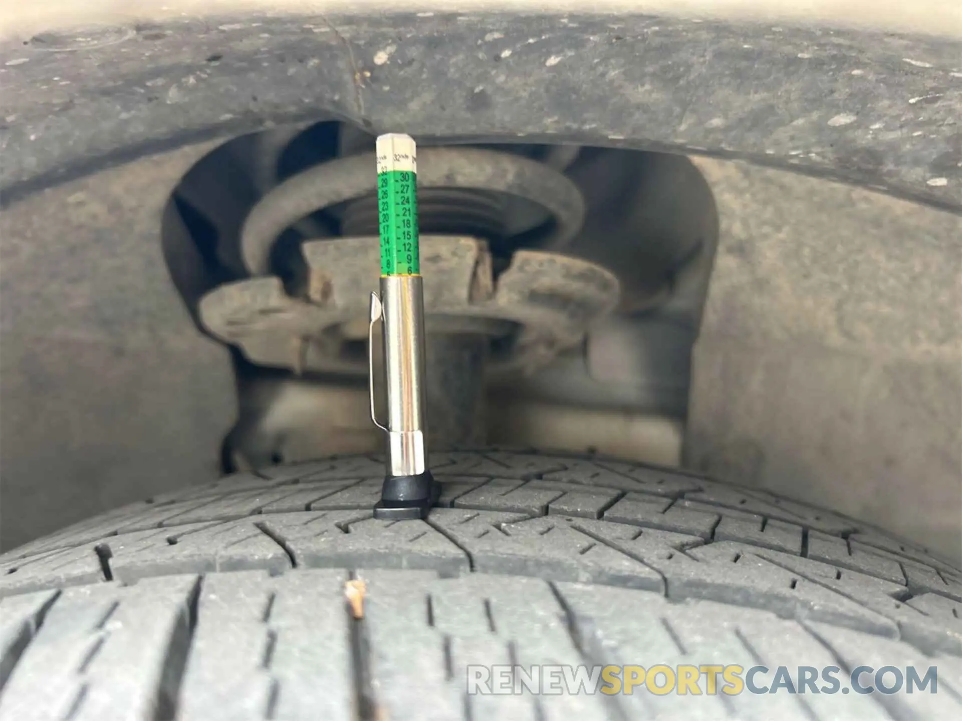 2 Photograph of a damaged car 1FMCU0GD9KUC52668 FORD ESCAPE 2019