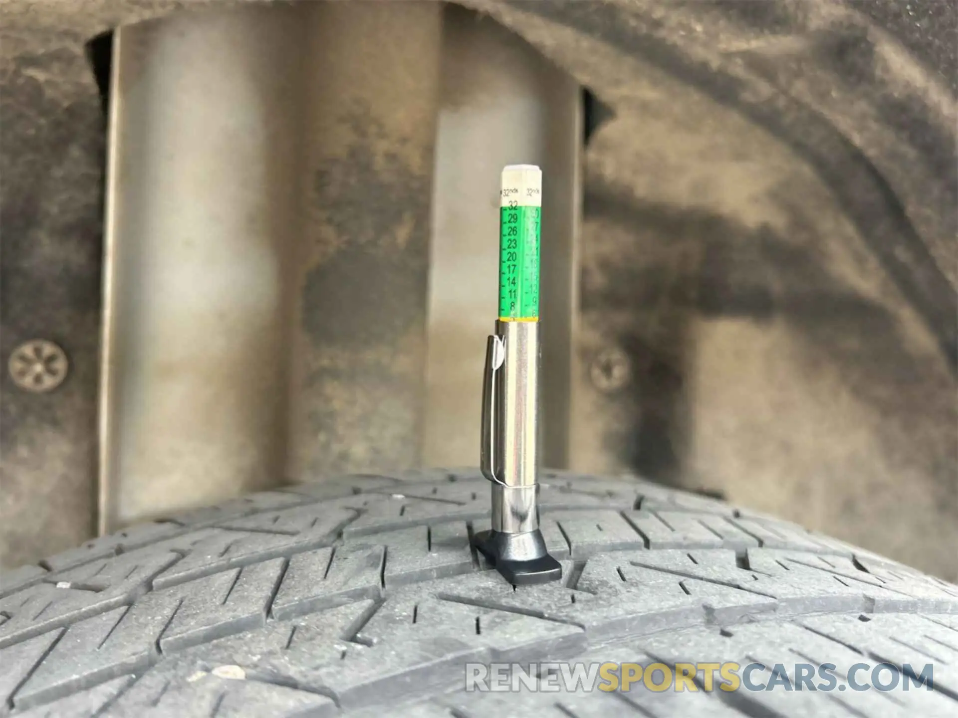 3 Photograph of a damaged car 1FMCU0GD9KUC52668 FORD ESCAPE 2019