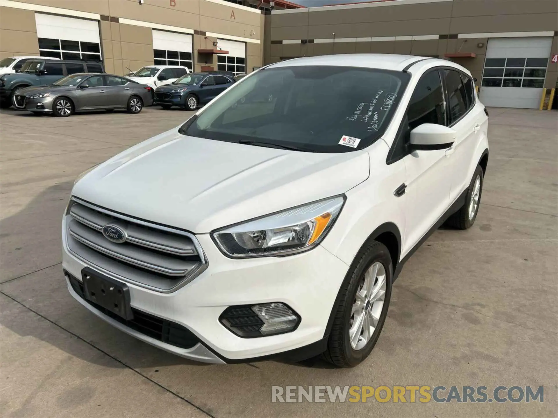 5 Photograph of a damaged car 1FMCU0GD9KUC52668 FORD ESCAPE 2019
