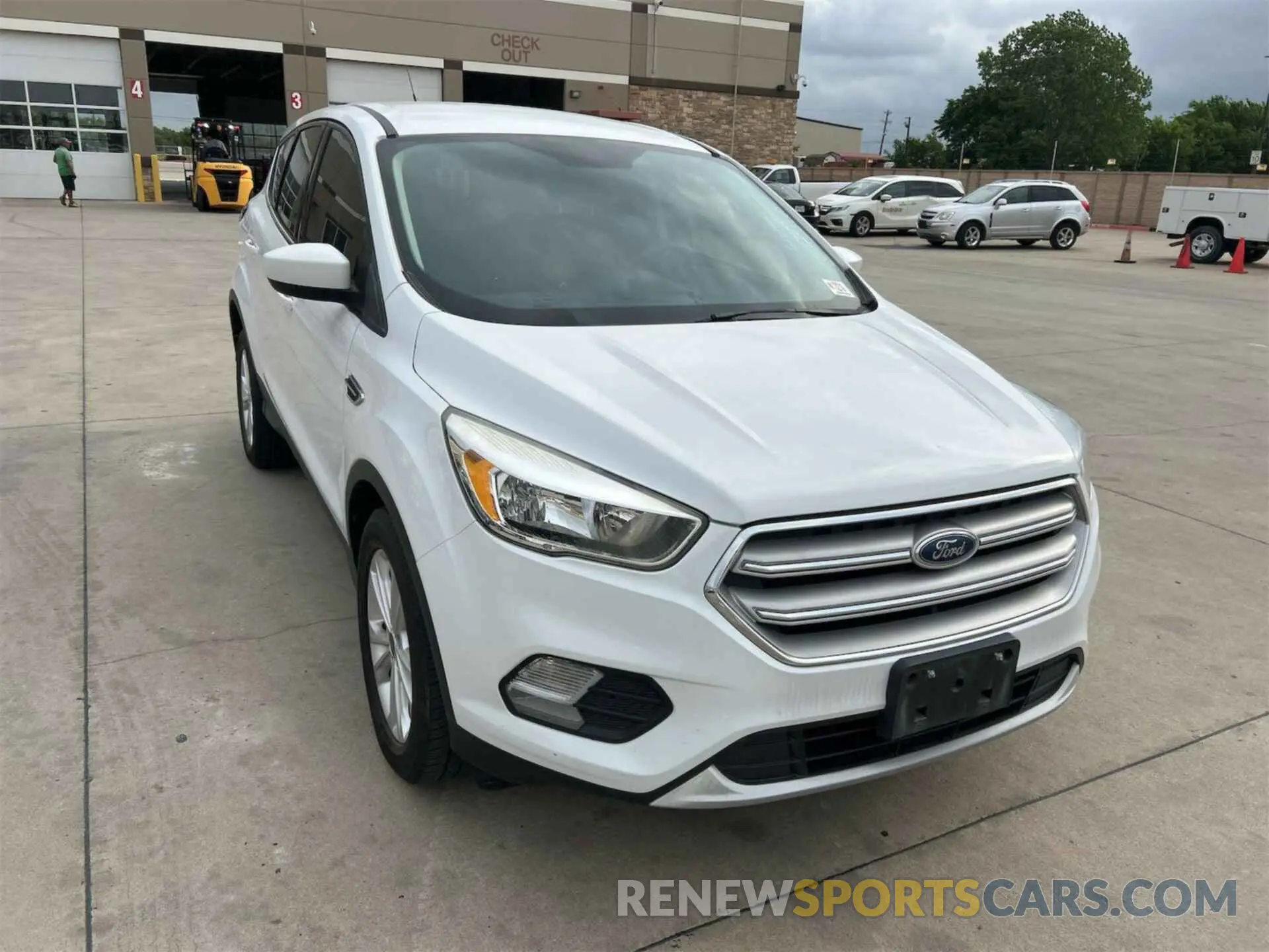 6 Photograph of a damaged car 1FMCU0GD9KUC52668 FORD ESCAPE 2019
