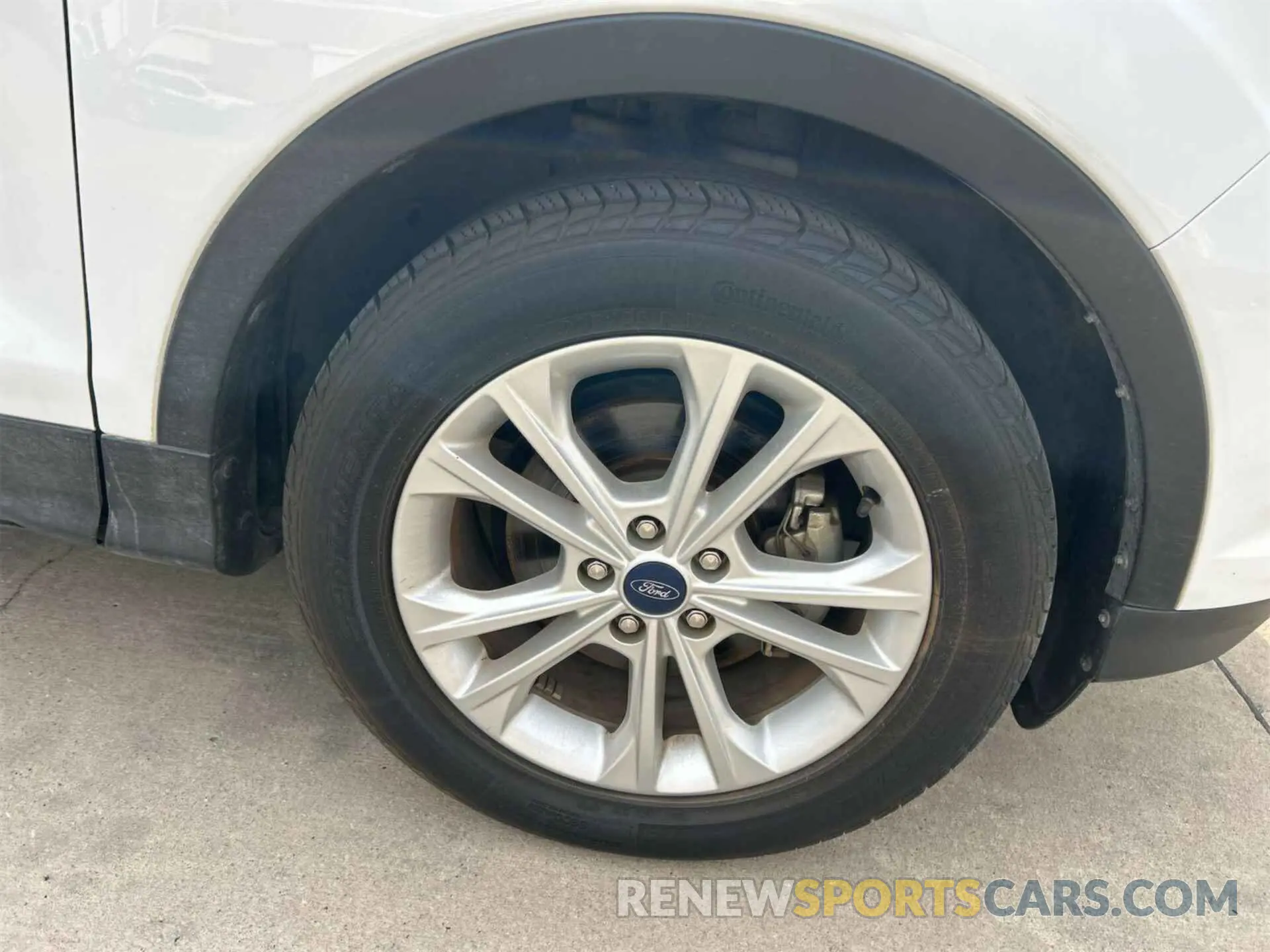 9 Photograph of a damaged car 1FMCU0GD9KUC52668 FORD ESCAPE 2019