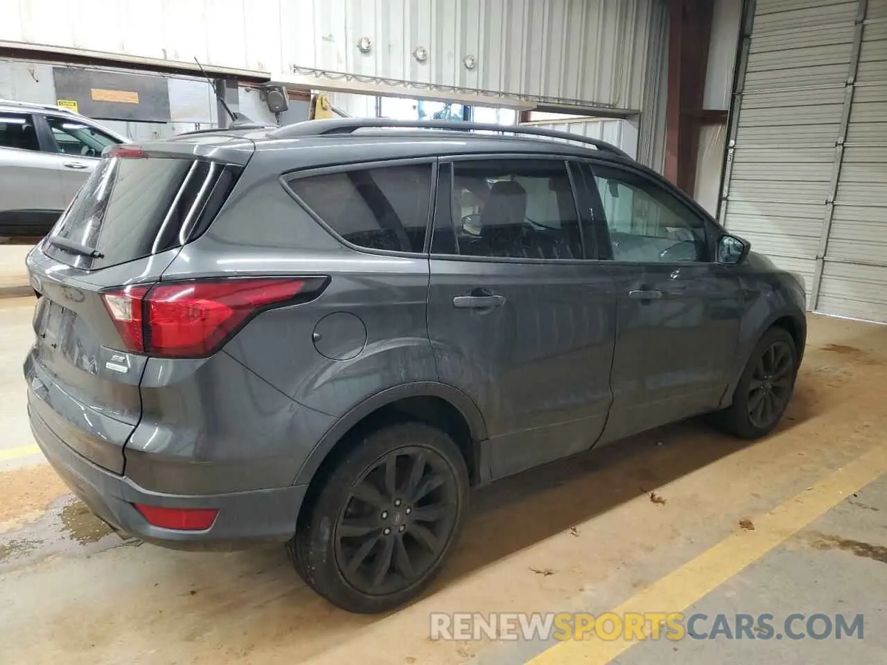3 Фотография поврежденного автомобиля 1FMCU0GDXKUA64466 FORD ESCAPE 2019