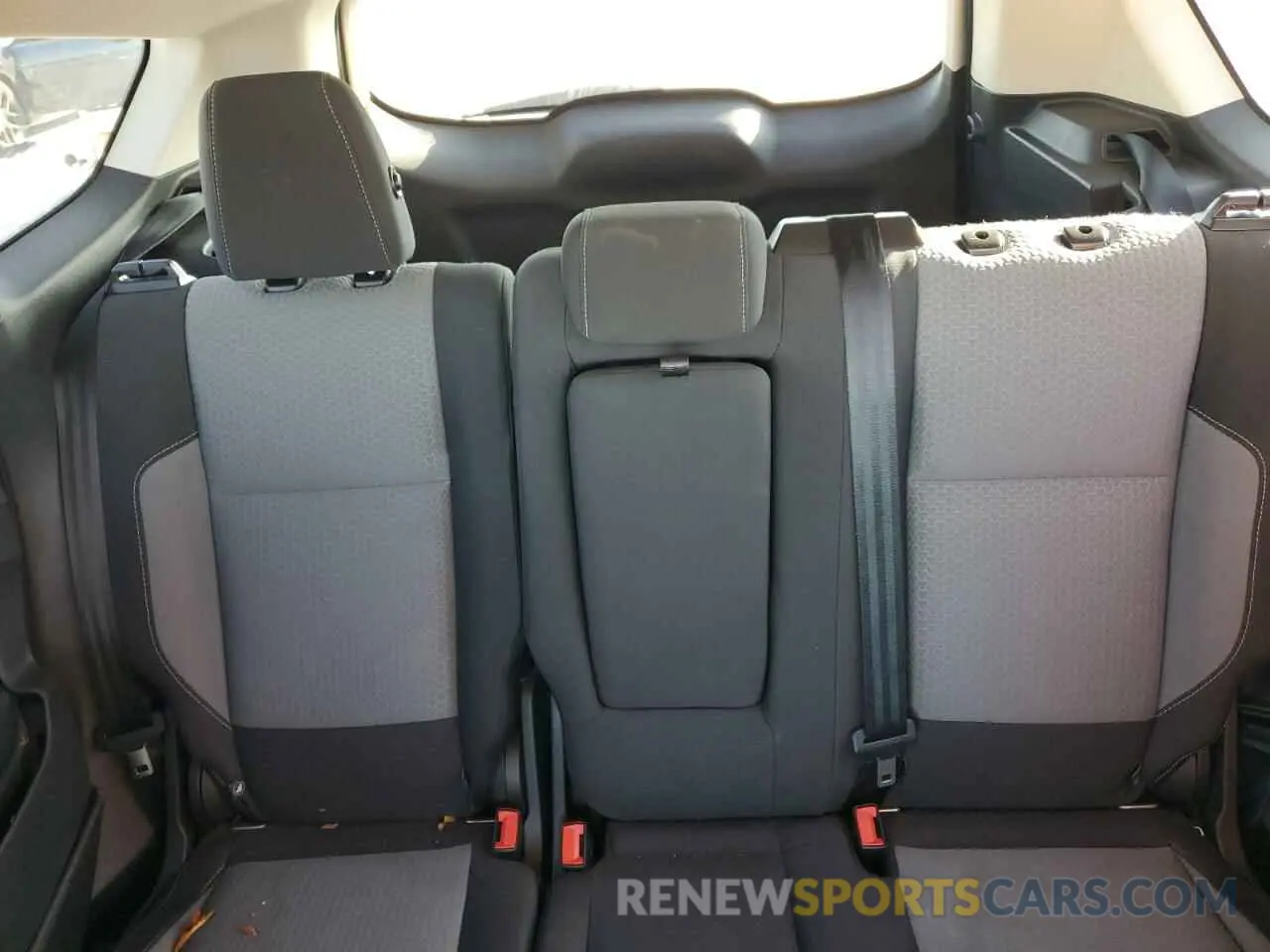 10 Photograph of a damaged car 1FMCU0GDXKUA88878 FORD ESCAPE 2019