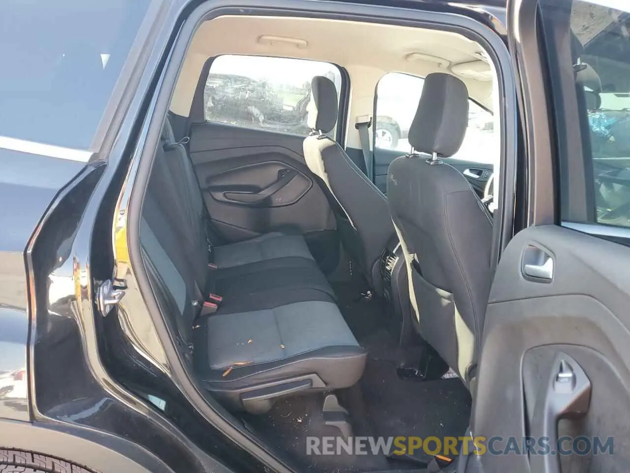 11 Photograph of a damaged car 1FMCU0GDXKUA88878 FORD ESCAPE 2019