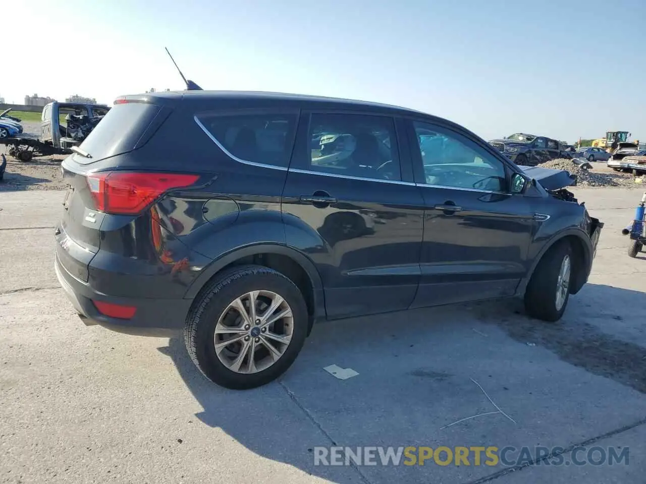 3 Photograph of a damaged car 1FMCU0GDXKUA88878 FORD ESCAPE 2019