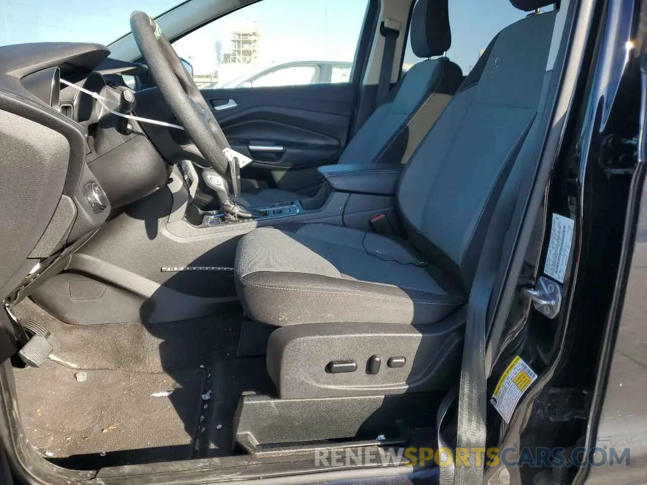 7 Photograph of a damaged car 1FMCU0GDXKUA88878 FORD ESCAPE 2019
