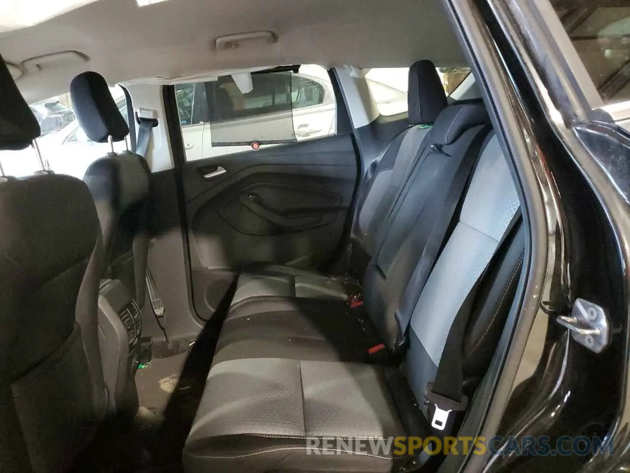 11 Photograph of a damaged car 1FMCU0GDXKUC47818 FORD ESCAPE 2019