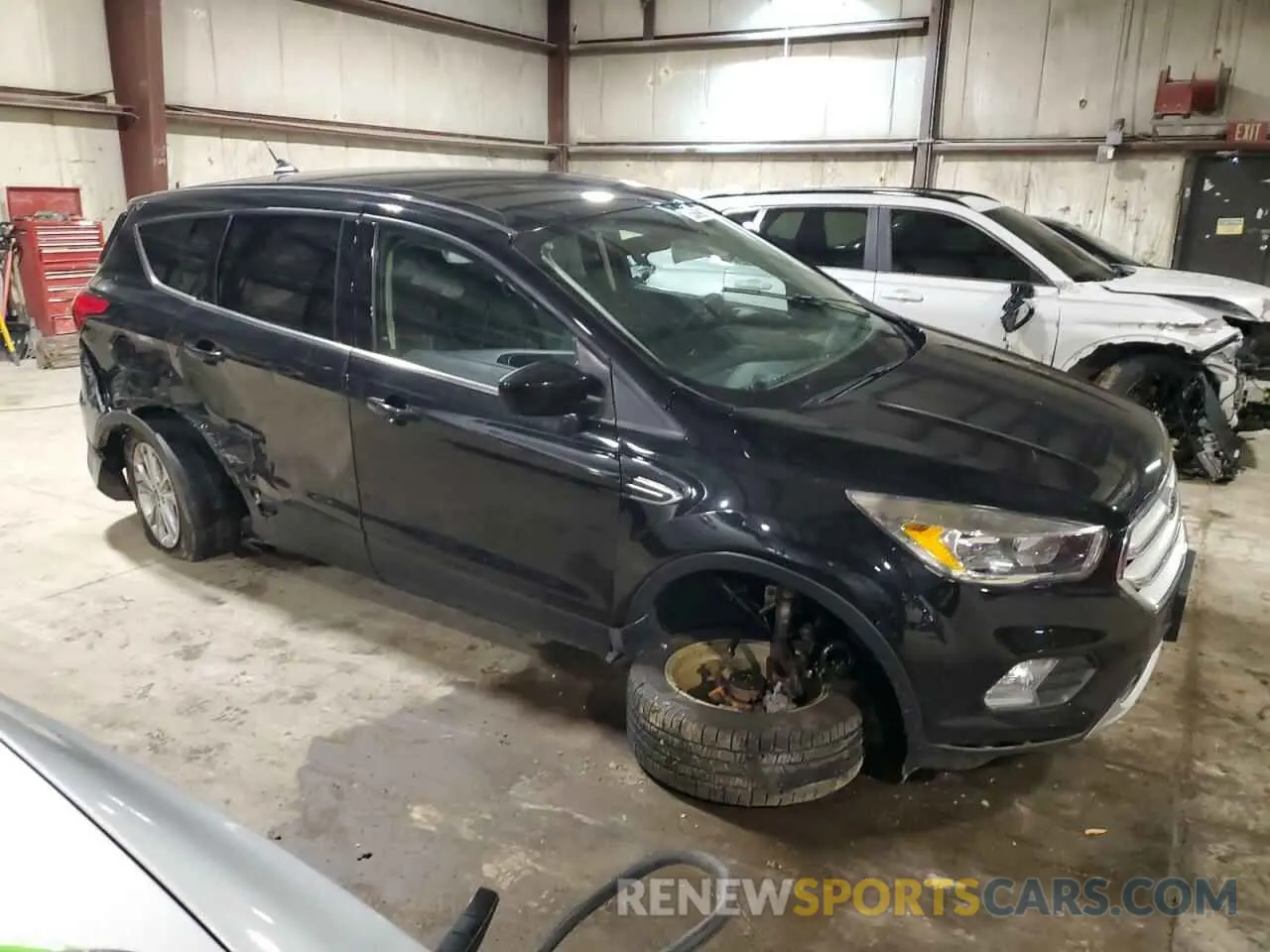4 Photograph of a damaged car 1FMCU0GDXKUC47818 FORD ESCAPE 2019