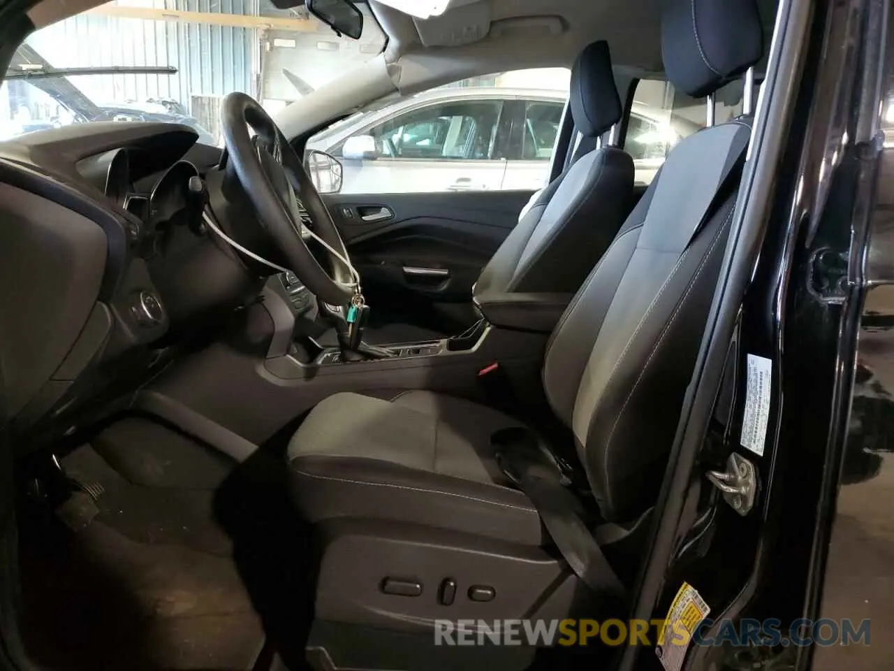 7 Photograph of a damaged car 1FMCU0GDXKUC47818 FORD ESCAPE 2019