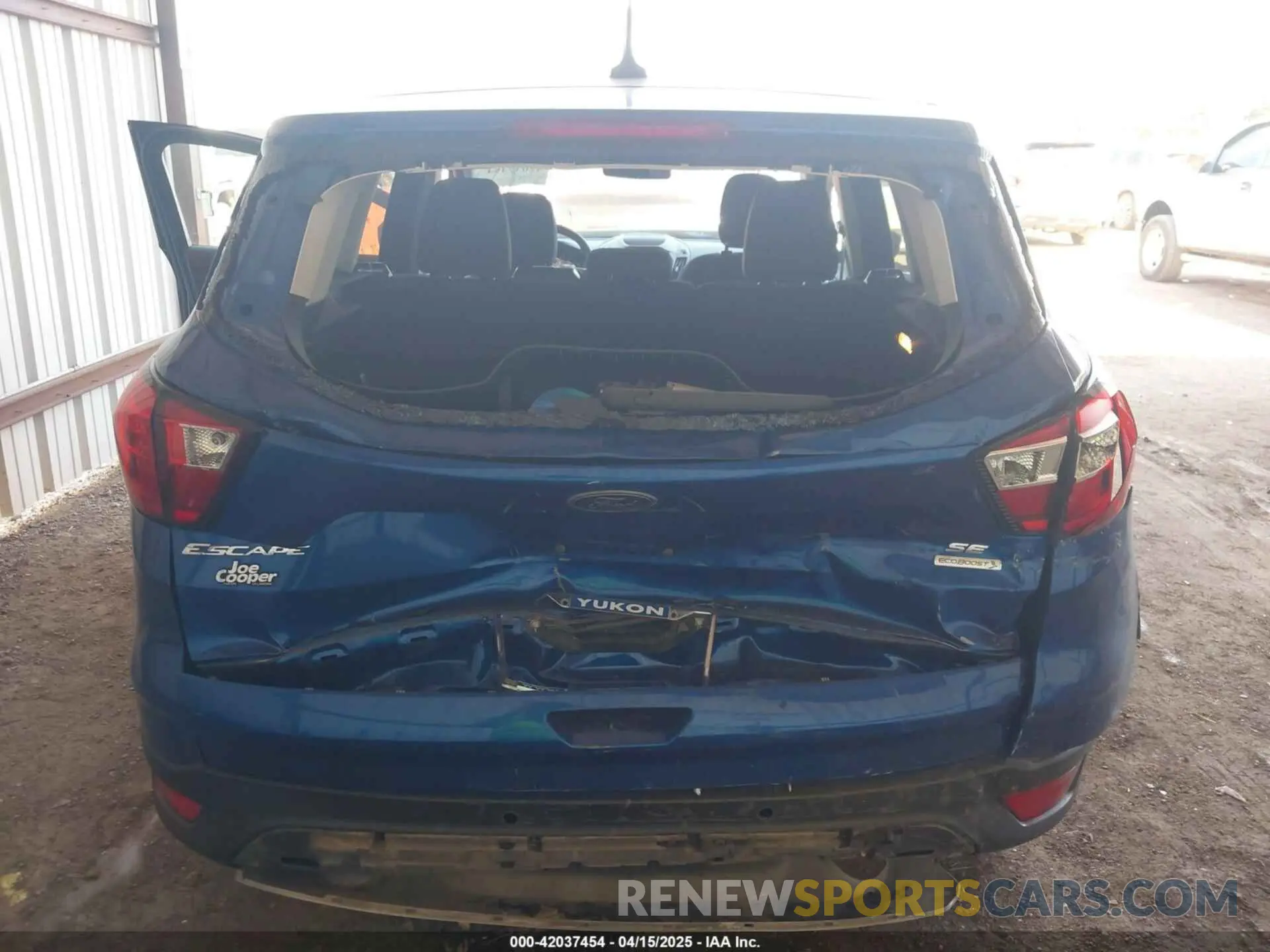 16 Photograph of a damaged car 1FMCU0GDXKUC52548 FORD ESCAPE 2019