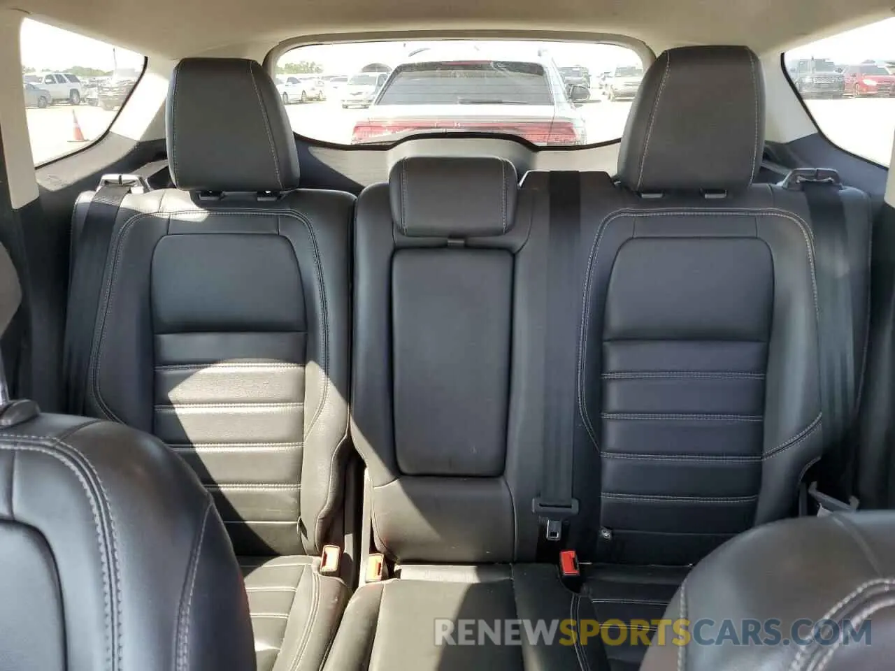 10 Photograph of a damaged car 1FMCU0HD0KUB82668 FORD ESCAPE 2019